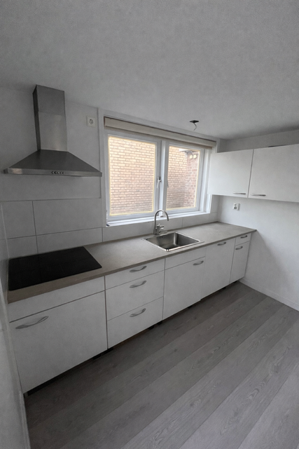 DBEA86B0-CBCE-4B5E-9E67-641E6FB9B643